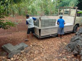 Droping Material Stimulan Jamban Sehat untuk Keluarga Penerima Manfaat